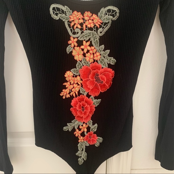 Flower bodysuit - Picture 2 of 5